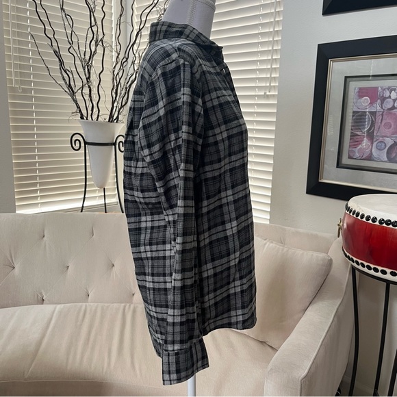 NWT Uniqlo Black and Grey Flannel - Picture 4 of 5